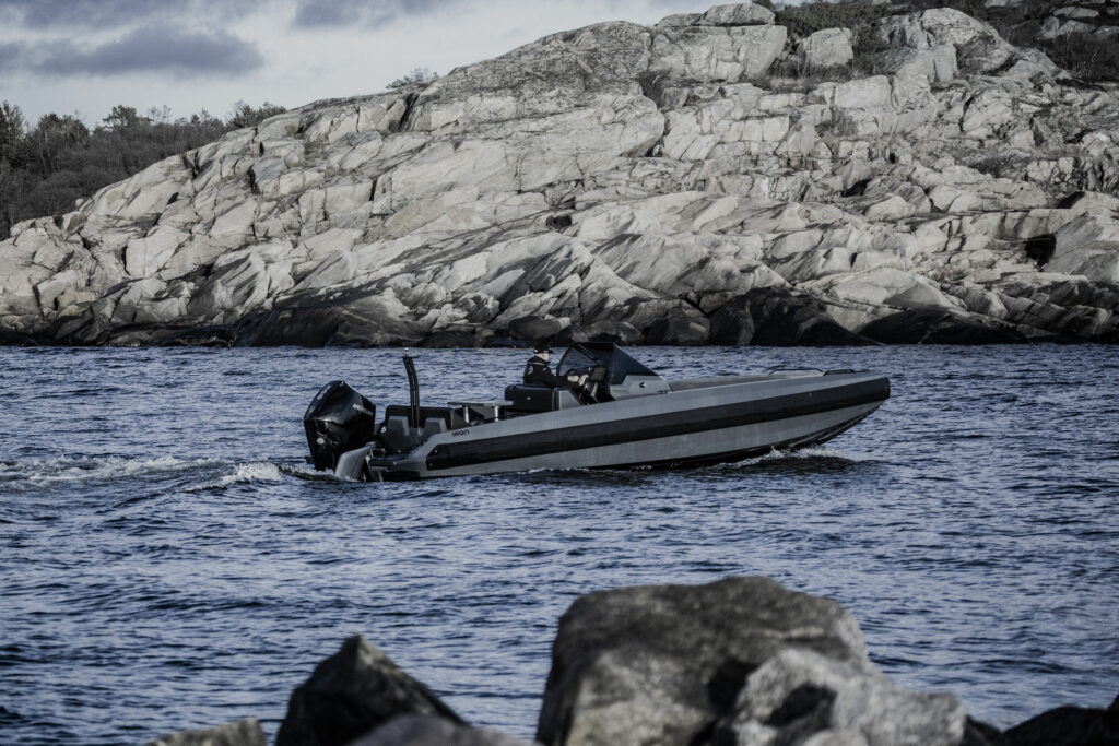 IRON Yachts Iron 827 — photo 10