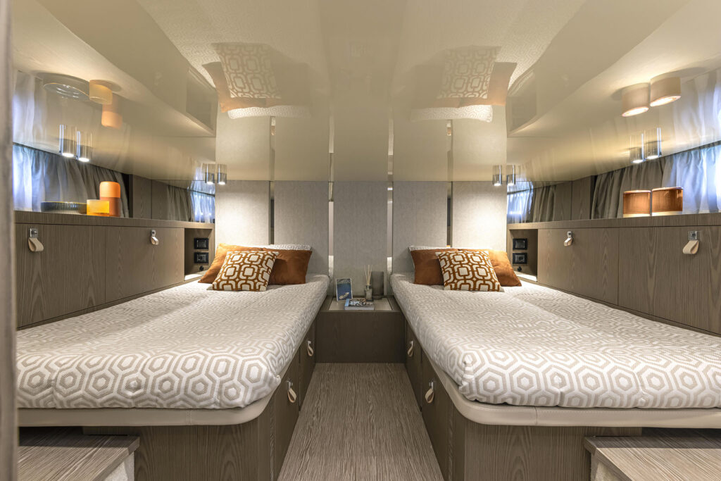 Invictus Yacht TT460 – Vanilla Sea — photo 6