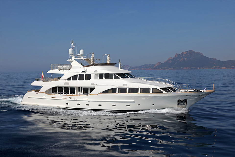 Benetti 120