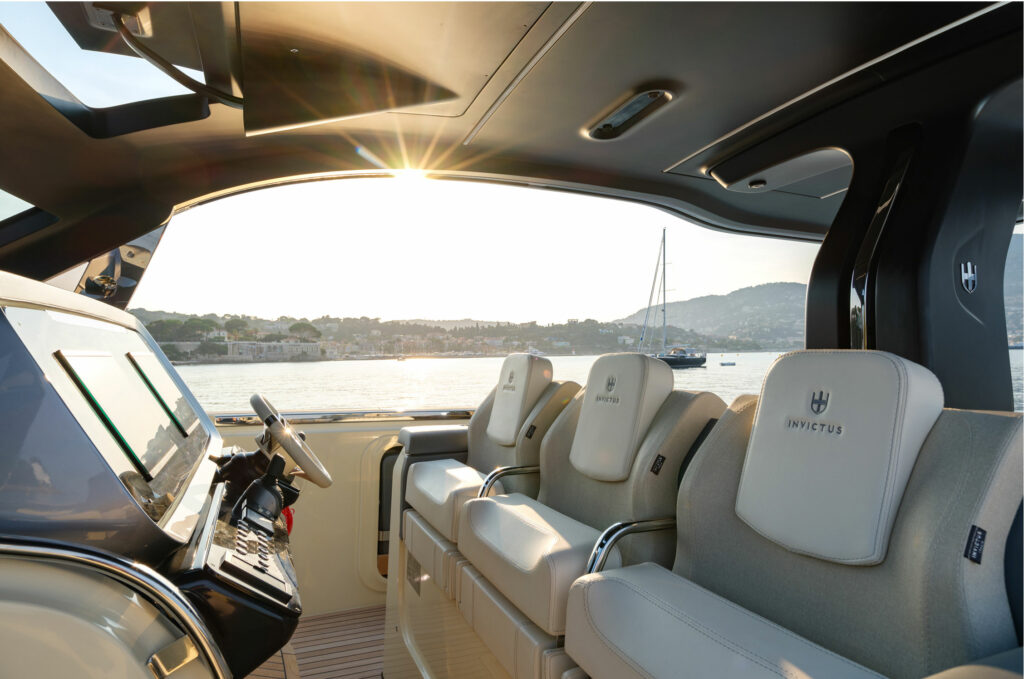 Invictus Yacht TT460 — photo 11