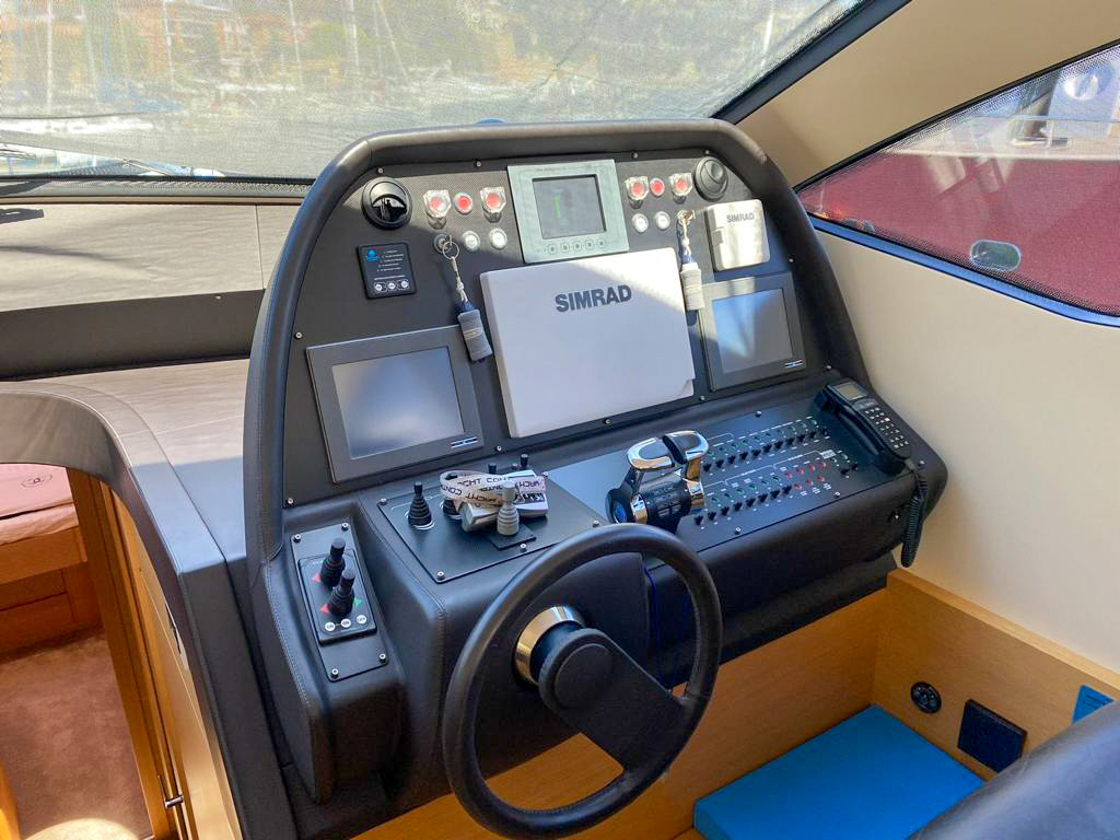 Pershing 64 — photo 2