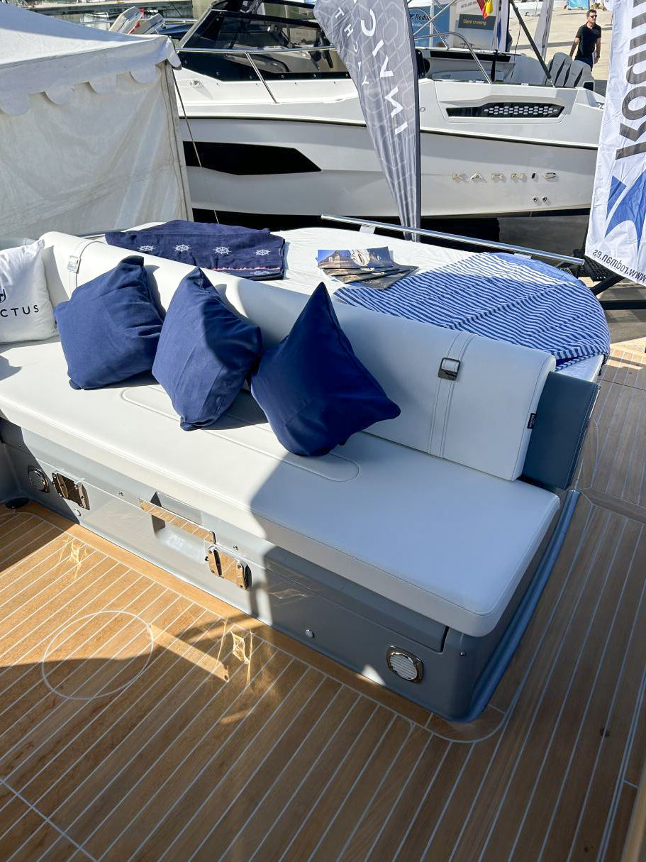 Invictus Yacht GT320 — photo 3