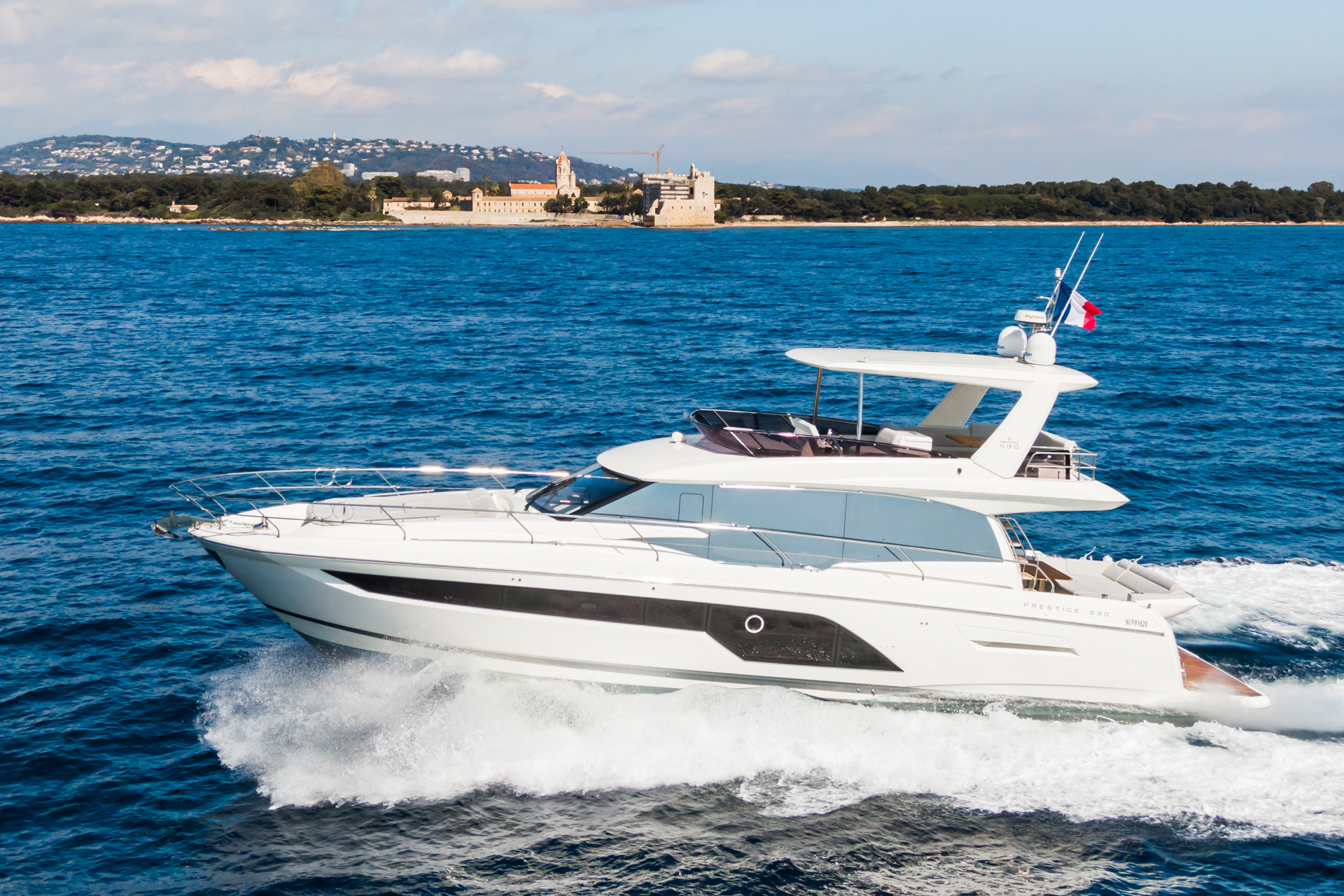 Prestige 590 Fly — photo 4