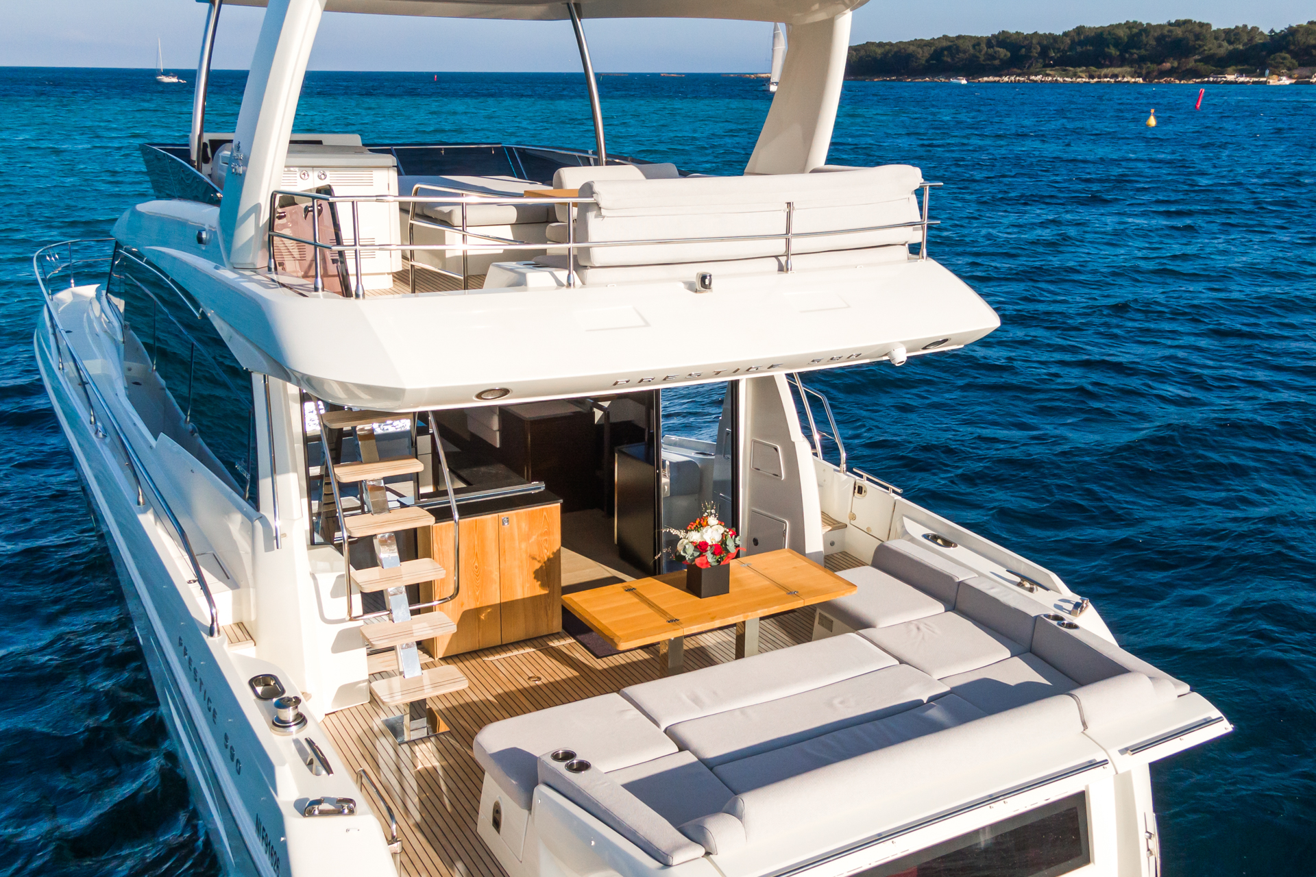 Prestige 590 Fly — photo 3