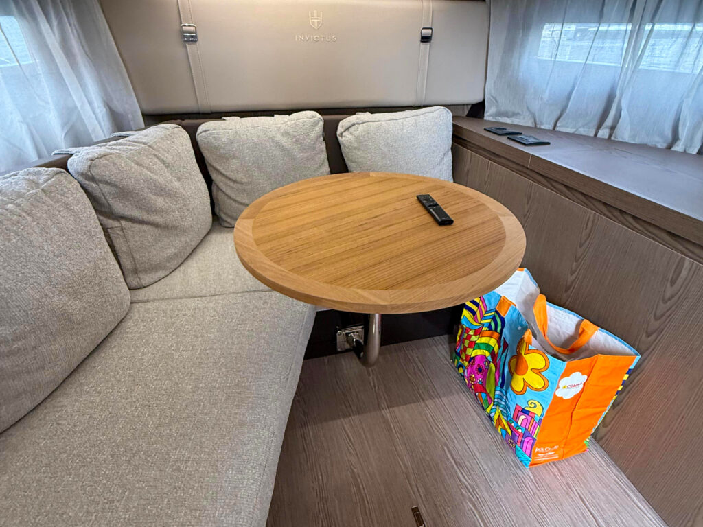Invictus Yacht GT320 Wild Bronze — photo 20