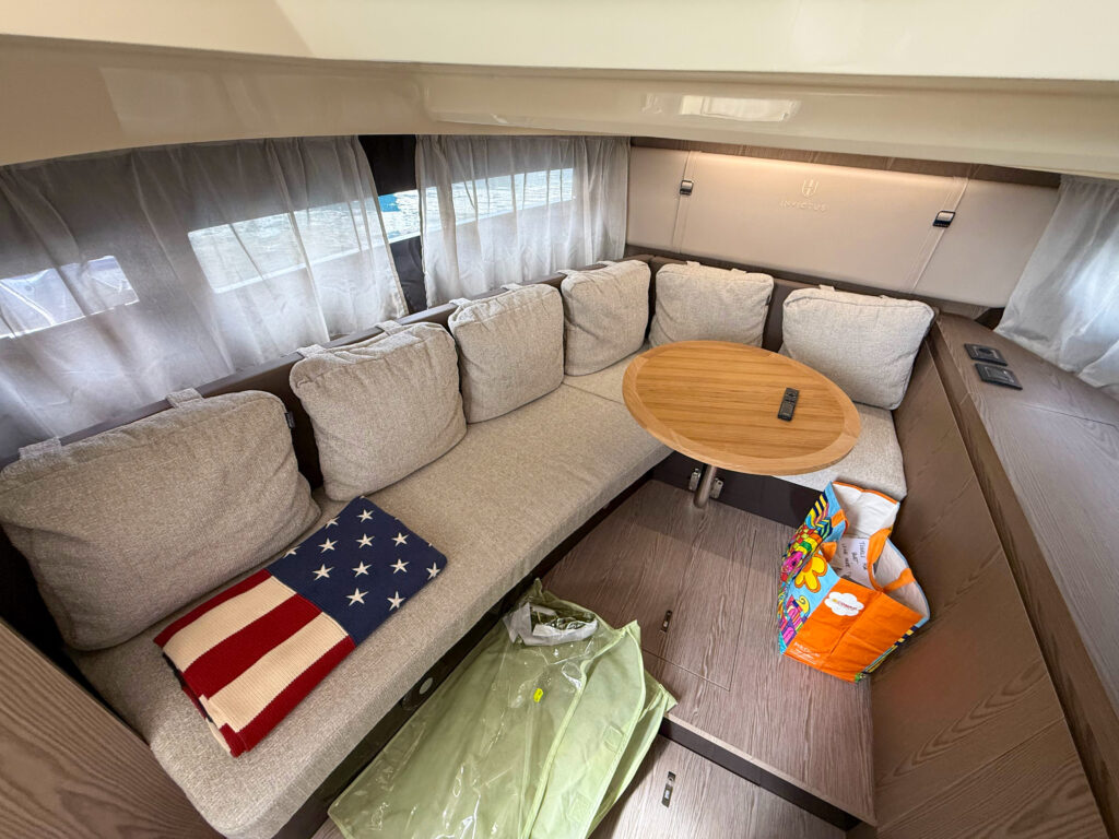Invictus Yacht GT320 Wild Bronze — photo 19