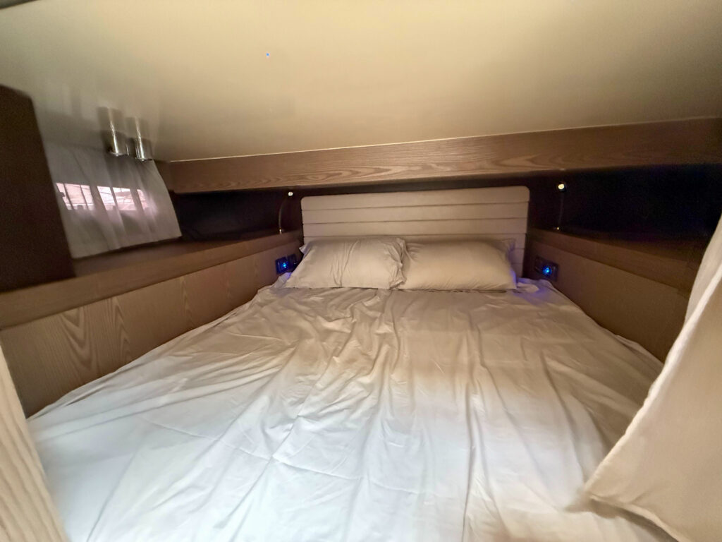 Invictus Yacht GT320 Wild Bronze — photo 23