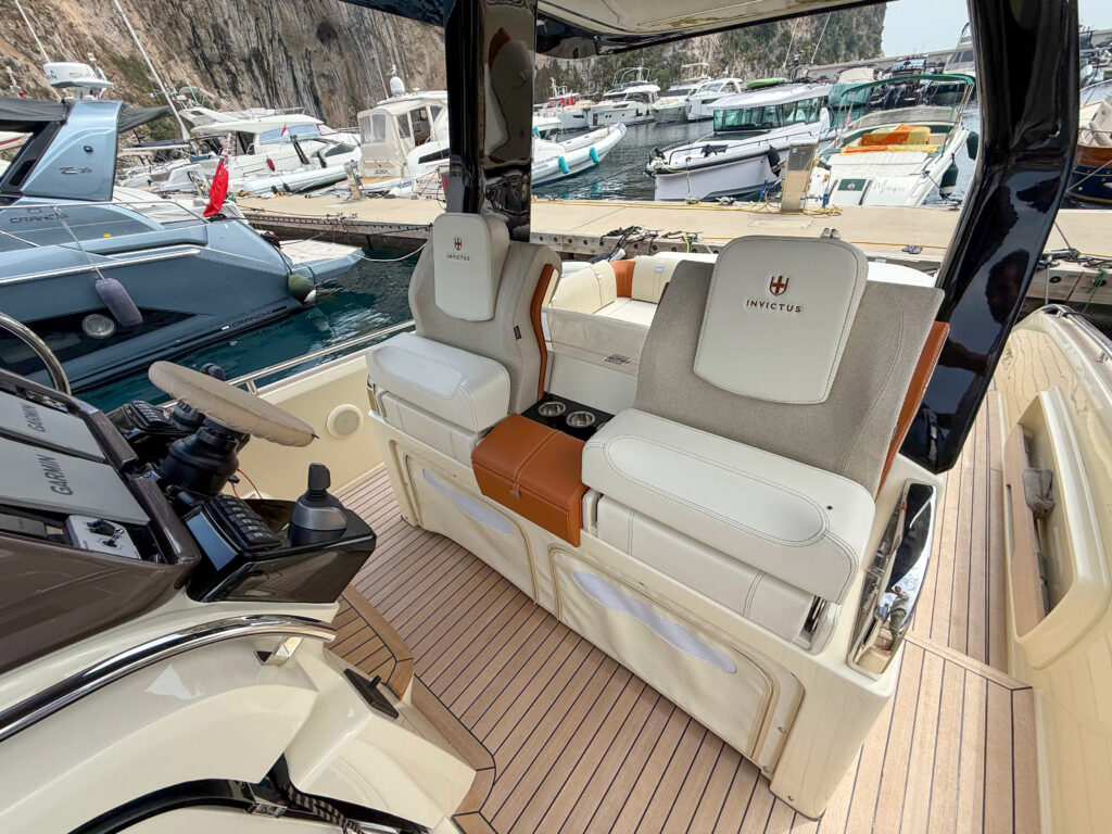 Invictus Yacht GT320 Wild Bronze — photo 10