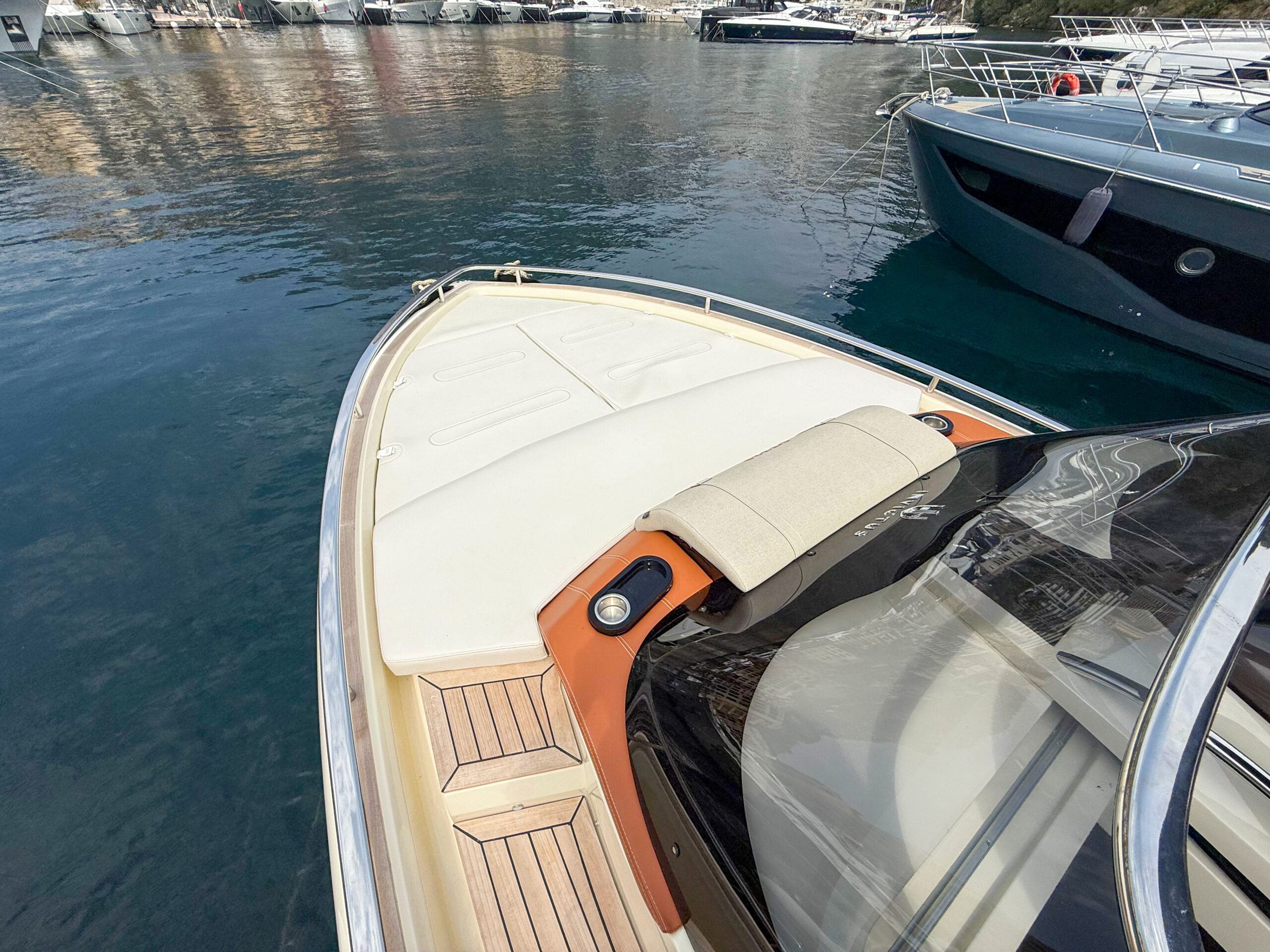 Invictus Yacht GT320 Wild Bronze — photo 2