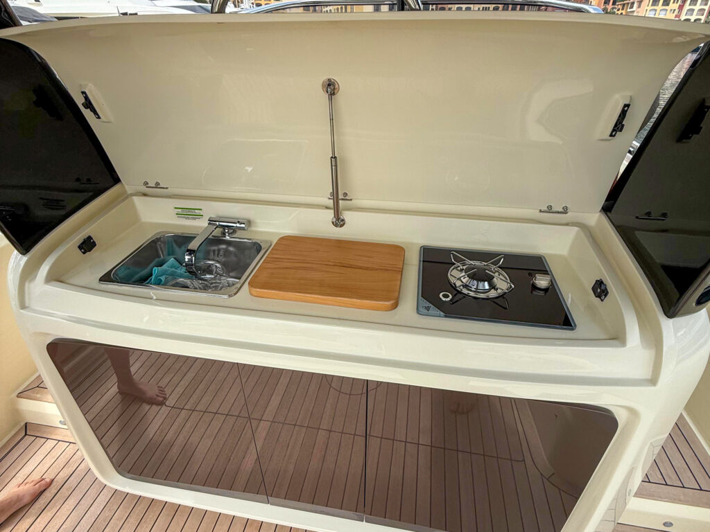 Invictus Yacht GT320 Wild Bronze — photo 16