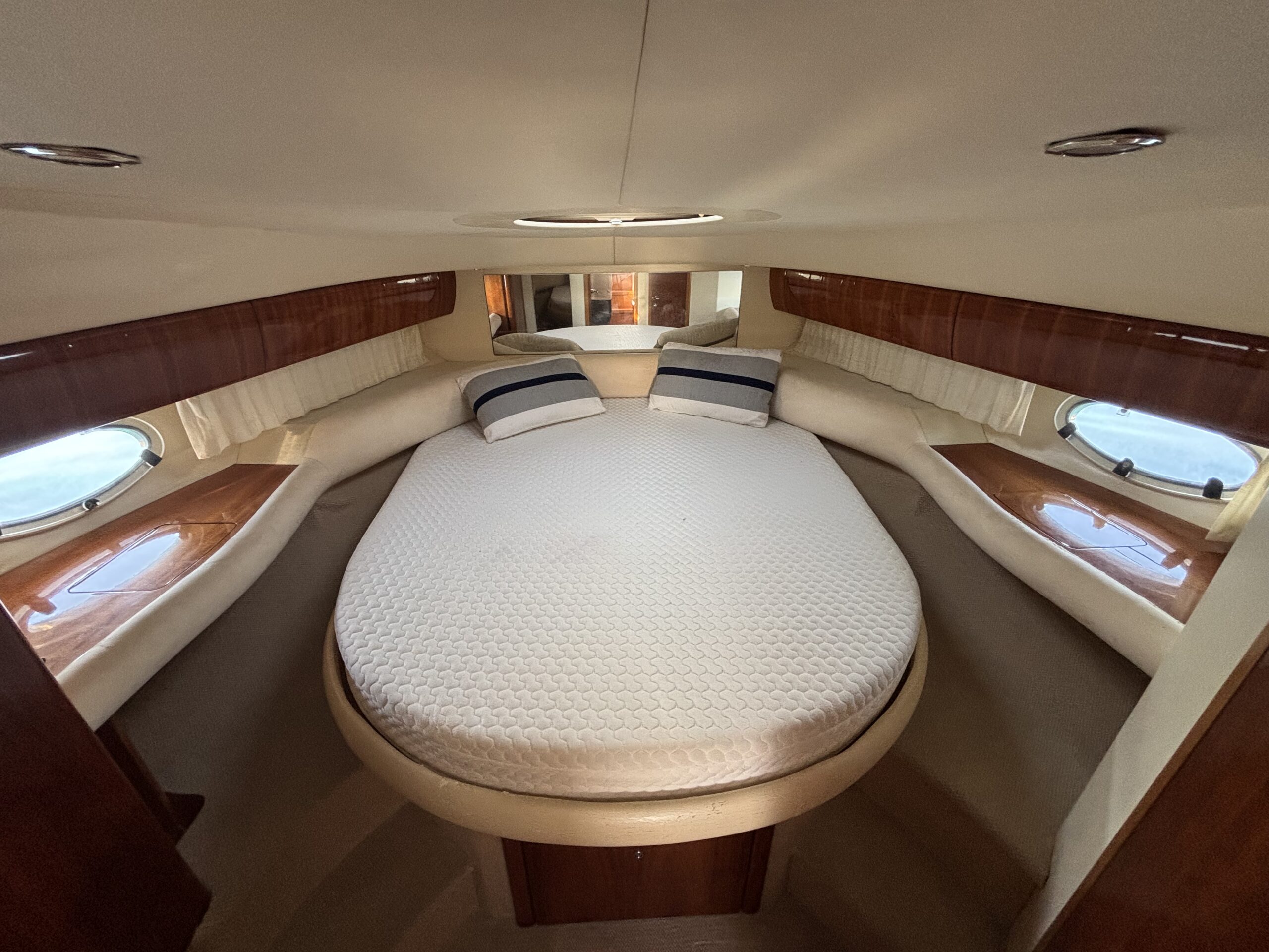 Princess V42 — photo 3