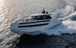 Invictus Yacht ST550